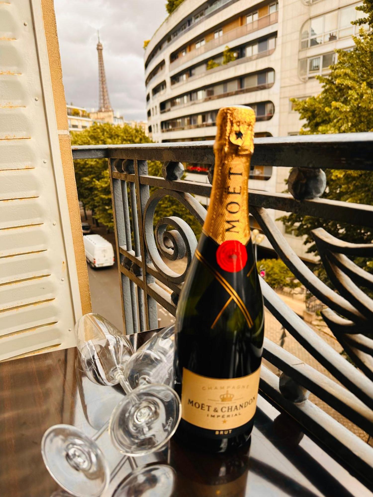 Cosy Appartement Avec Vue Tour Eiffel Paris Exterior foto